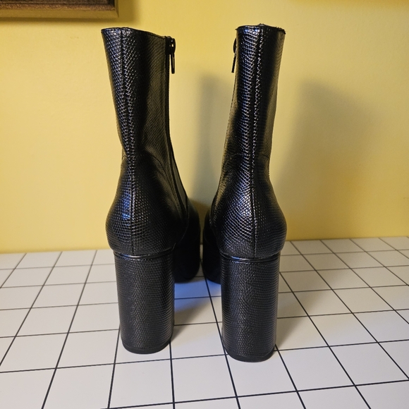 Brand new faux snakeskin boots - Picture 5 of 6